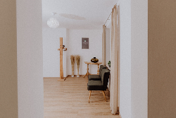 Eingangsbereich der Heilpraktiker und Osteopathie Praxis Wohlrab in Dingolfing